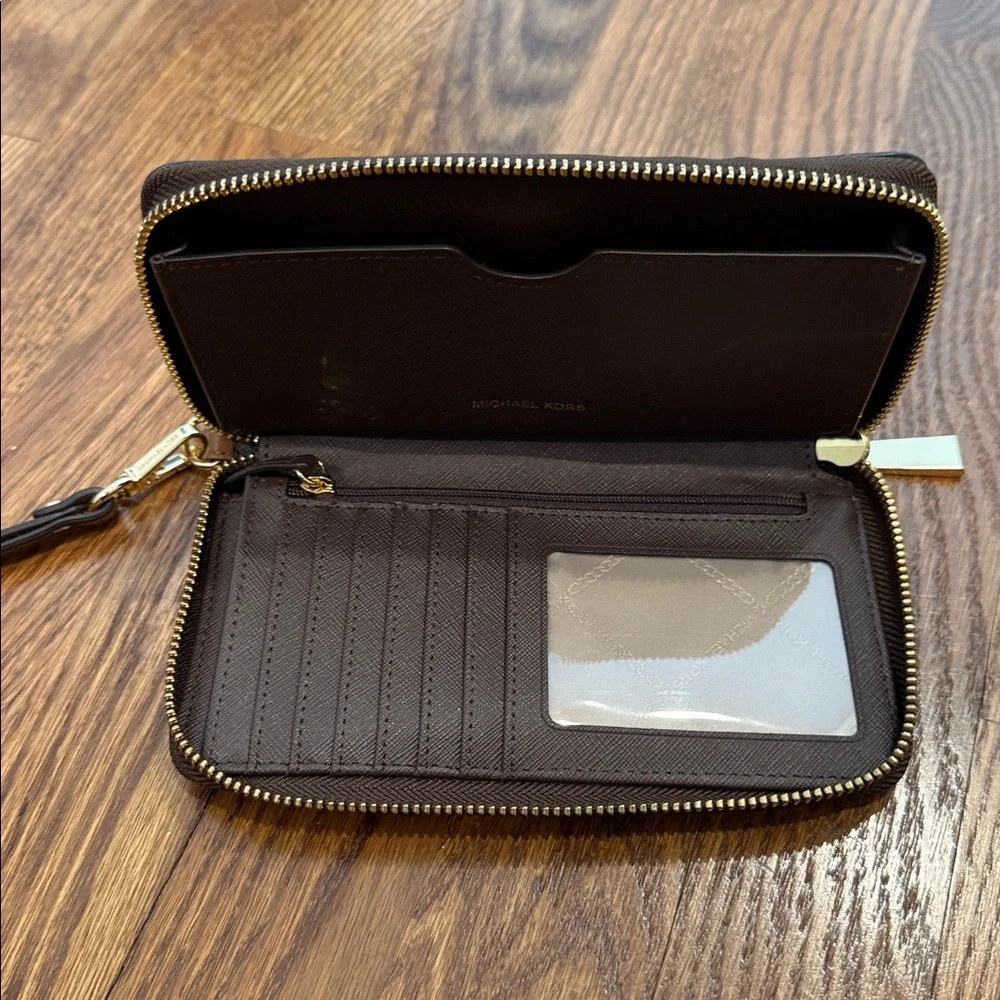 Michael Kors Jet Set Signature Logo Smartphone Wristlet - Picture 5 of 8